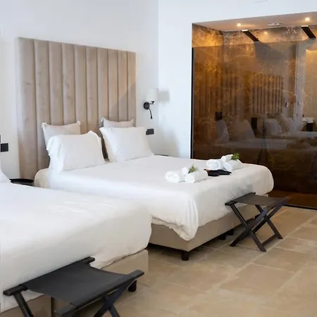 Al & Private Pool 4*