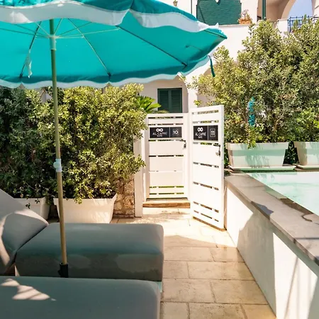 Al & Private Pool Couette-café 4*