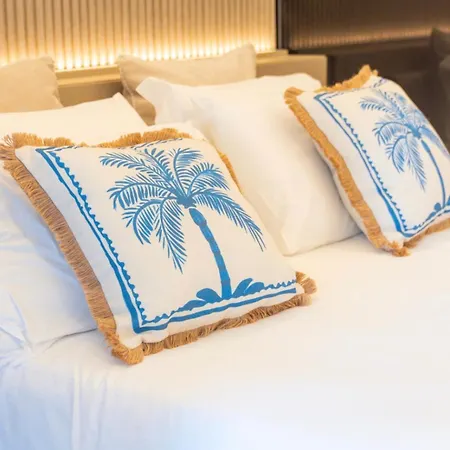 Al & Private Pool Bed and breakfast