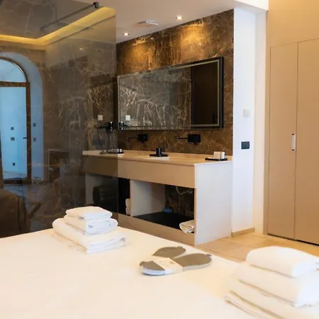 Al & Private Pool Bed and breakfast 4*